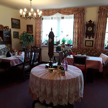 Schillingsfürst Gaestehaus "Gisela" Im Fuerstlichen Fischhaus מראה חיצוני תמונה