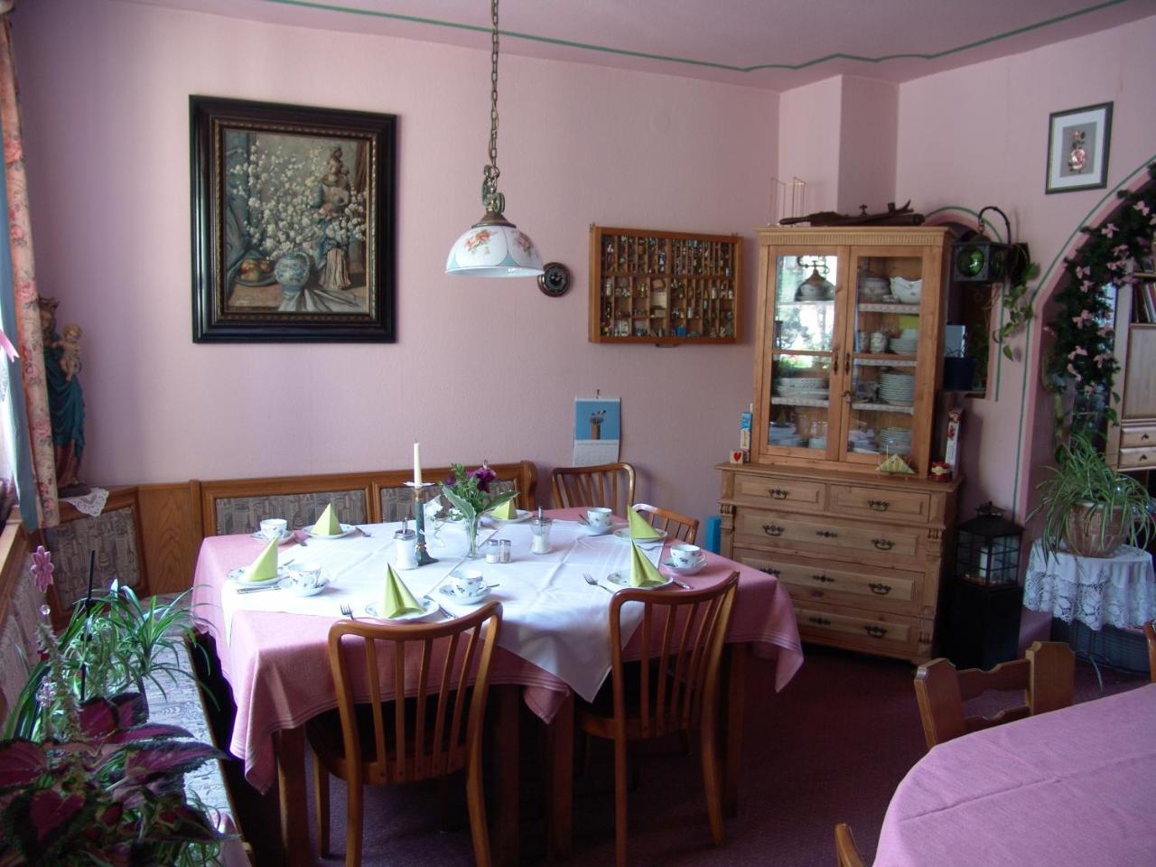 Schillingsfürst Gaestehaus "Gisela" Im Fuerstlichen Fischhaus מראה חיצוני תמונה