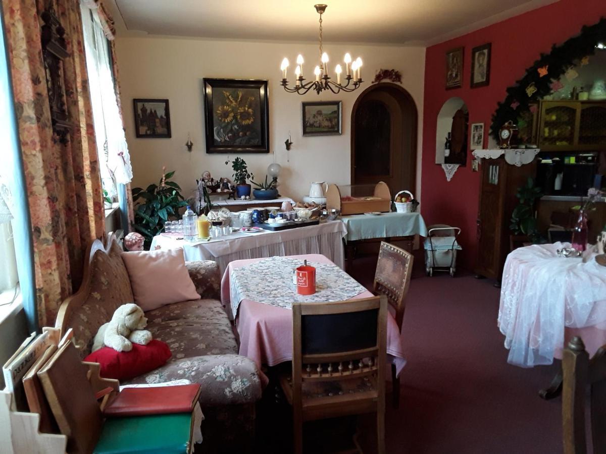 Schillingsfürst Gaestehaus "Gisela" Im Fuerstlichen Fischhaus מראה חיצוני תמונה