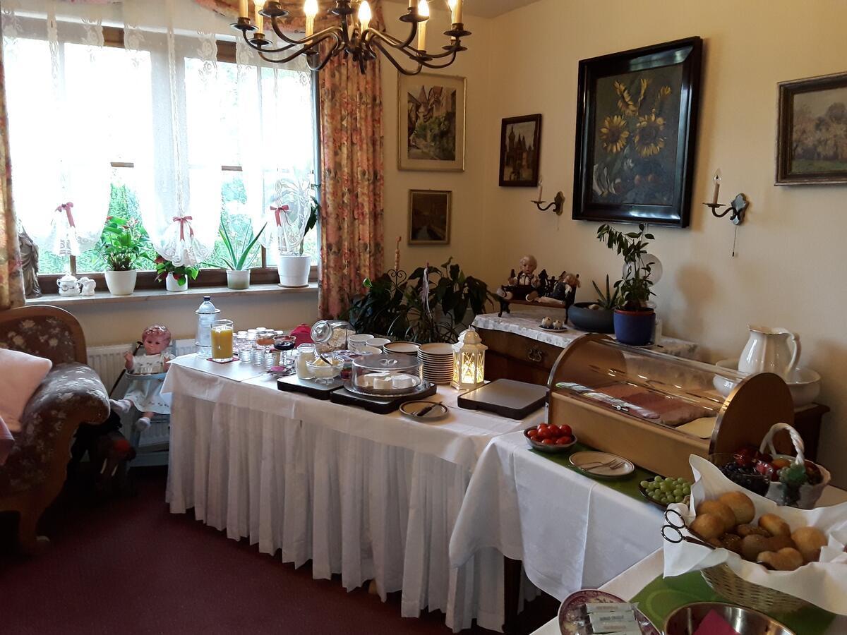 Schillingsfürst Gaestehaus "Gisela" Im Fuerstlichen Fischhaus מראה חיצוני תמונה