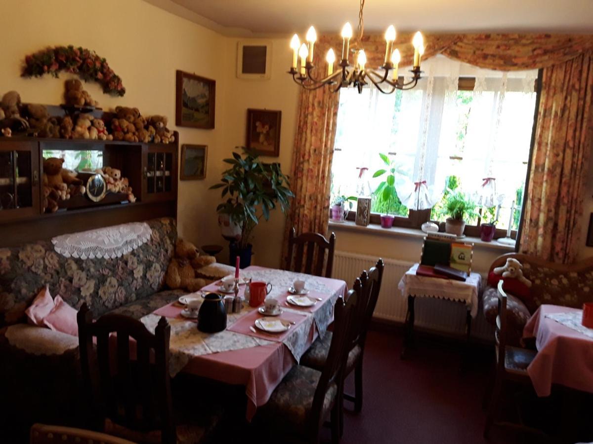 Schillingsfürst Gaestehaus "Gisela" Im Fuerstlichen Fischhaus מראה חיצוני תמונה