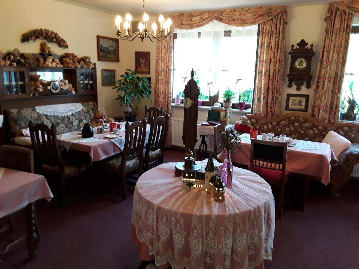 Schillingsfürst Gaestehaus "Gisela" Im Fuerstlichen Fischhaus מראה חיצוני תמונה