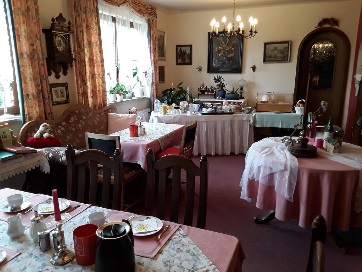 Schillingsfürst Gaestehaus "Gisela" Im Fuerstlichen Fischhaus מראה חיצוני תמונה